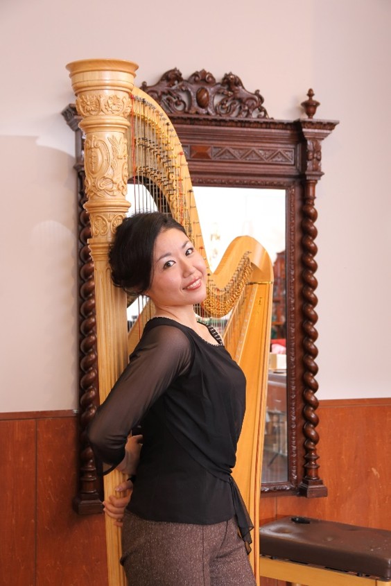 久野綾子（和装ハーピスト綾）